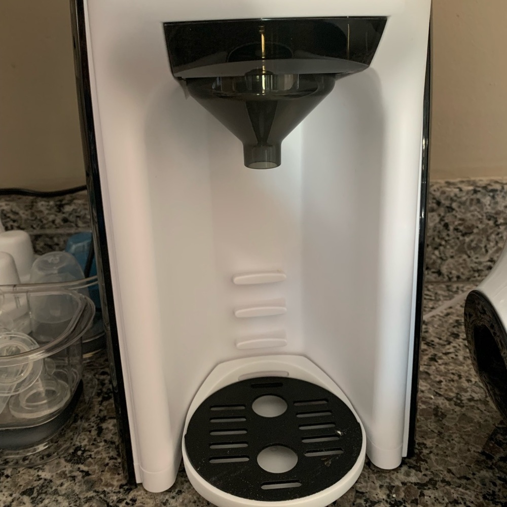 Baby Brezza formula mixer